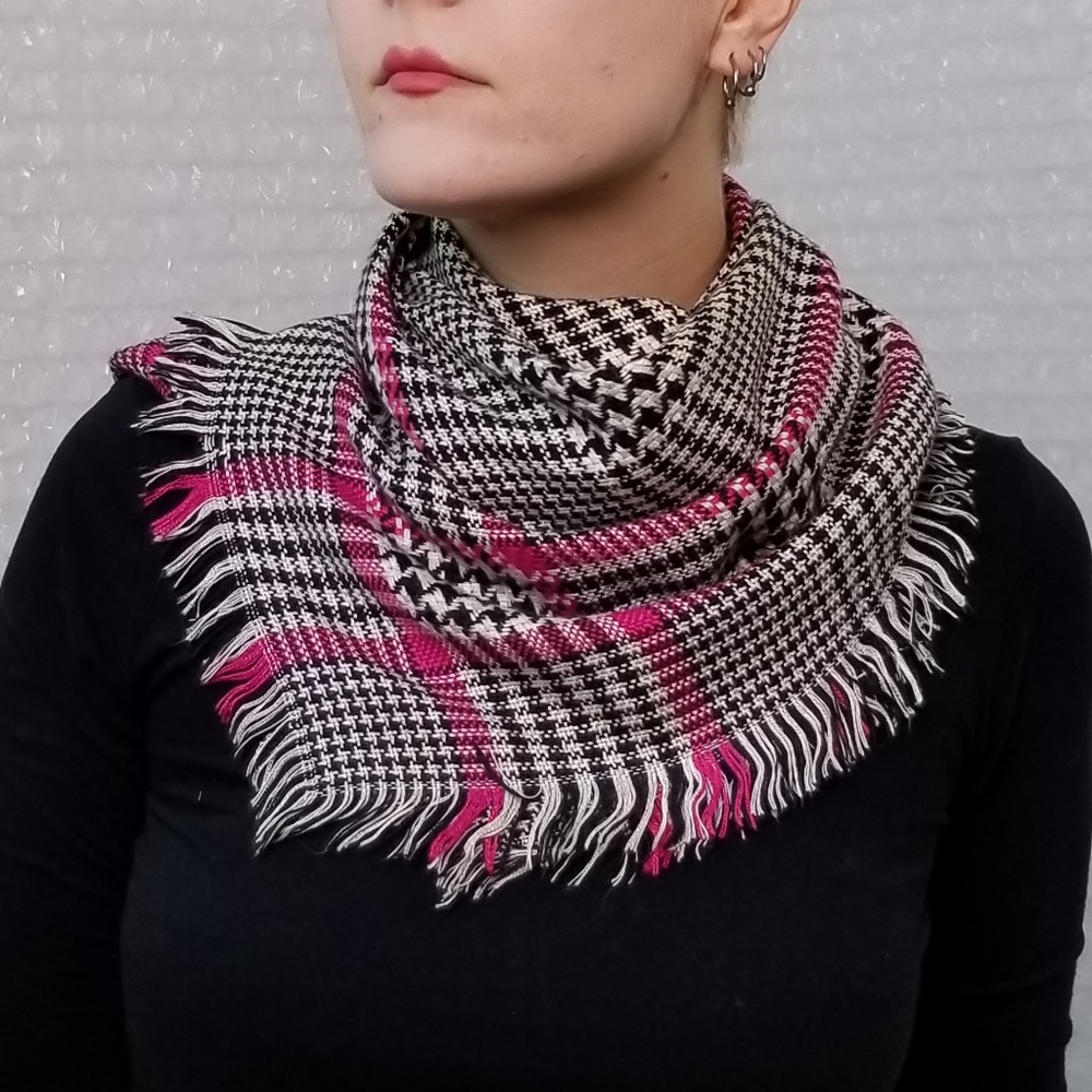 black/white/pink houndstooth fringe square scarf